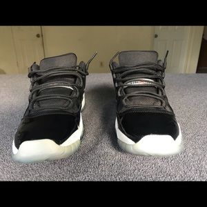 Jordan 11 retro infrared (grade school)